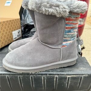 Cozy Gray and Multicolor Winter Boots